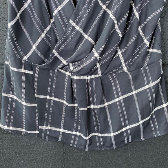 CAbi Womens Blouse Black White Striped V Neck Sleeveless Peplum 8 - Picture 3 of 10